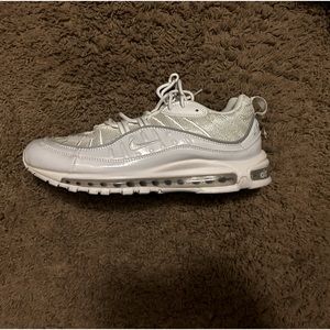 White Nike Air Max 98